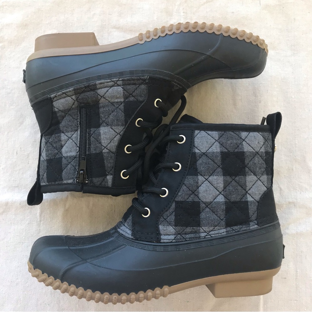 ISAAC MIZRAHI Reckless Waterproof Plaid Quilted Duck Boots size 8